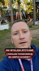 Insp. Waldemar Pankowski, były komendant policji w Iławie, odszedł na  emeryturę, bo odmówił przeniesienia się do oddalonej o 200 km komendy.  Podczas pożegnania ze służbą otwarcie skrytykował przełożonych, procedury w  policji i