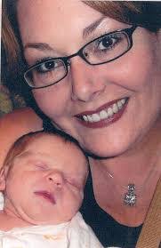 Lara Porter's Instagram, Twitter & Facebook