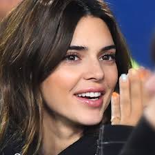 Our porno collection is huge and it's constantly growing. Kendall Jenner Stress Alarm In Einem Video Verarscht Sie Schwester Kylies Make Up Bunte De