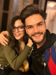 Edward sanda se numara printre artistii famous production, alaturi de randi, jo, nadir & claudia. Cel Mai Frumos Cuplu Din Showbiz Decizie De Ultim Moment LuatÄ De Edward Sanda L A FÄcut Pentru Cleopatra Stratan Voxbiz