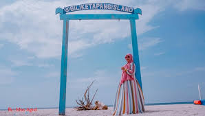 Harga tiket masuk pantai sendiki cukup murah, hanya rp 5 ribuan per orang. Rute Harga Tiket Masuk Dan Jam Buka Wisata Gili Ketapang Probolinggo Travel Jaya