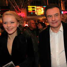 Напомним, юлия пересильд сблизилась с алексеем учителем на съемках фильма край, в котором играла возлюбленную владимира машкова. Yuliya Peresild I Aleksej Uchitel Vpervye Za Dolgoe Vremya Vyshli V Svet Vmeste Vokrug Tv