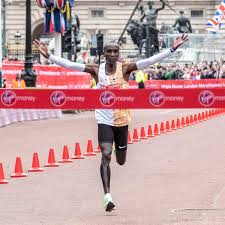 Svetovni rekorder v maratonu je kenijec eliud kipchoge, ki je 16. Marathon Rekordversuch Von Eliud Kipchoge Live Im Free Tv Bei Eurosport 1 Eurosport