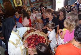 Α κολουθώντας το δρόμο προς τις ροβιές και σε απόσταση 5 χλμ. Moirasan Mhla Ths Agias Eirhnhs Xrysobalantoy Stoys Pistoys Iera Monopatia