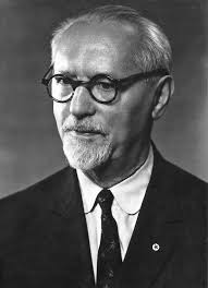 Okaze de la tago de Ĉiuj Animoj, niaj anoj vizitis tombojn de forpasintaj  krakovaj esperantistoj kaj flamigis tie simbolajn kandelojn. Hodiaŭ ni  rememoru Odo Bujwid, Mieczysław Sygnarski, Stanisław Świstak, Jadwiga  Gibczyńska, Andrzej