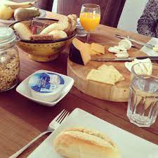 lovely breakfast at house boat bed and breakfast minties amsterdam west boat bed house boat giethoorn