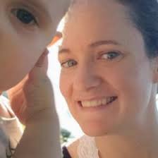 Sarah Parrett's Instagram, Twitter & Facebook