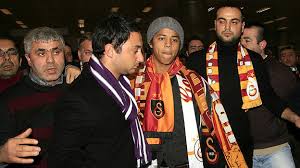 Dos santos'un transferiyle galatasaray'daki yabancı oyuncu sayısı 9'a yükselirken, bu durumda. El Galatasaray De Turquia Presenta A Giovani Dos Santos