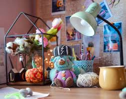 Prishlos Frenki Nemnogo Peredelat Potomu Chto Boltiki Delali S Nego Rebyonka Shreka Listajte Foto V Karuselke V Konce Samyj Pervyj Table Lamp Desk Lamp Lamp