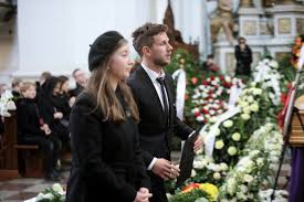 Syn króla polskiej piosenki, w przeciwieństwie do dzieci innych celebrytów, nie pozuje do zdjęć i nie żyje w luksusie. Nigdy Nie Pokazywales Mi Jak Grac Pokazywales Mi Jak Zyc Rodzina Zegna Pawla Krolikowskiego Polsat News