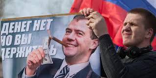 Картинки по запросу Фото с площади Екатеринбурга с Навальным