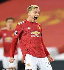 Manchester united have completed the signing of donny van de beek the £40m transfer was united's first summer buy, but there should be more.to recognise that the signing of van de beek is just the minimum requirement in united's. Donny Van De Beek Has Finally Found A Potentially Key Role In Manchester United S Team Aktuelle Boulevard Nachrichten Und Fotogalerien Zu Stars Sternchen