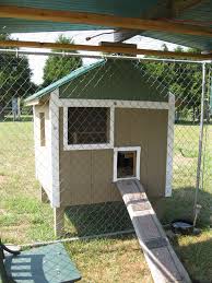 It has enough room for you to house a few backyard chickens, and it also looks simple enough to build. Kruer Pallet Scrap Coop Backyard Chickens Learn How To Raise Chickens