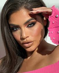 Look into my eyes ✨ #MADRIDGLOW @va__nessa.g @peterhairbh @deensvision .  Glazing Milk @rhode Peptide glazing fluid @rhode Silky peony moisturizer  @tatcha . Eyes- Modern Renaissance @anastasiabeverlyhills Foundation 14  Olive @patricktabeauty Sunkissed Glow