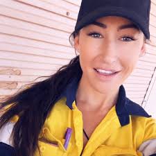 8 Potret Pekerja Tambang Cantik, Tetap Dandan Hingga Ekstensi Bulu Mata