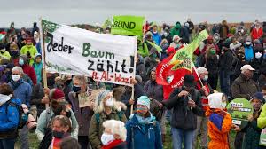 Protests broke out across france, some of them violent. Dannenroder Forst Weitere Proteste Gegen Den Ausbau Der A49 Angekundigt