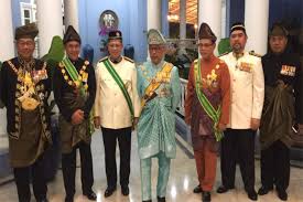 Pemangku raja pahang, tengku abdullah sultan ahmad shah dimasyhurkan sebagai sultan pahang vi, berkuatkuasa serta merta. Rakyat Pahang Iringi Keberangkatan Al Sultan Abdullah Mynewshub