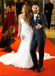 Accompanied by his wife, antonela roccuzzo, and their three children, the argentine footballer just landed in paris. Lionel Messi S Mother Accused Of Upstaging The Bride On Son S Wedding Day