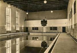 Die Schwimmhalle Nach Der Eroffnung Schwimmhalle Halle Schwimmen