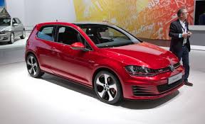 Volkswagen' in yenilediği model golf' ün makyajlı hali için fiyat listesi açıklandı. 2015 Volkswagen Golf Fiyat Listesi Uygun Tasit