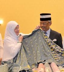 See if your friends have read any of tunku azizah aminah maimunah iskandariah sultan iskandar's books. Ayahanda Selalu Cakap Azizah Macam Tok Permaisuri Agong Kongsi Cerita Kesusahan Dapat Anak Keluarga