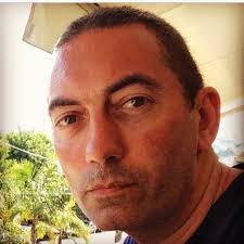 Robert Castelo's Instagram, Twitter & Facebook