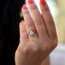 Unique Pear Shaped Engagement Ring Boho Bridal Ring Set V Etsy Pear Shaped Wedding Rings Pear Shaped Engagement Rings Engagement Ring Shapes