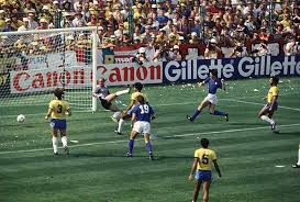 1982 fifa world cup), noto anche come spagna '82, è stata la dodicesima edizione del campionato mondiale di calcio per squadre nazionali maggiori maschili, organizzato dalla fifa ogni quattro anni. Historias Del Mundial Espana 82 El Dia Que Eliminaron El Jogo Bonito Italia Derrota A Brasil Oxigeno Digital