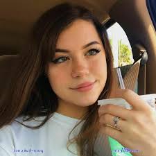 E-girl Hannah Uwu - Alluring with Her Signature Style and Wet Expressions