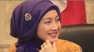 Akun ini merukapan fanpage yang dikelola admin yang merupakan desy ratnasari fans club. Jadi Single Mother Harta Kekayaan Desy Ratnasari Terungkap Herstory