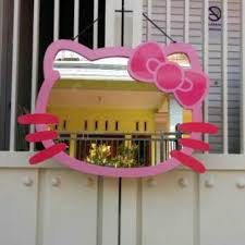 Dengan menggunakan cermin dari kedai rm 2.10, pemilik berjaya menghasilkan dinding cermin yang menjadi feature wall di ruang makan untuk jika dinding kediaman anda tidak rata, tampalan wainscoting tidak dapat dilakukan dengan kemas. Cermin Hello Kitty Shopee Indonesia