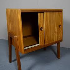 Nice Little Mid Century Teak Record Cabinet Made By Herbert E Gibbs No Less Holds About 150 To 200 Re In 2020 Mid Century Furniture Mid Century Design Record Cabinet