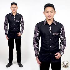 Gw sendiri kadang pake aplikasi kombinasi warna sih buat langsung dapat pasangan warna yang pas bro. Kemeja Batik Pria Kombinasi 2 Warna
