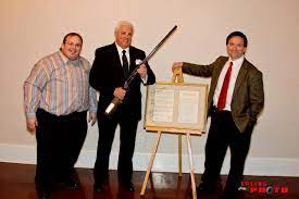 Reo Hatfield Center Along With Bo And Ron Mccoy Flanking Left Right Respectively Signed The Peace Pikeville Hatfields And Mccoys Great Smoky Mountains