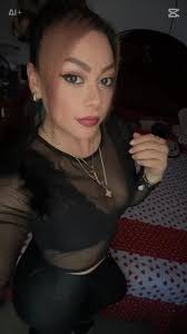 Usted me gusta, pero no es un simple gusto, no como el café en la mañana,  no como la puesta de sol en el horizonte, me gusta no sólo de un momento,