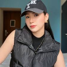 Grabe yung documentary ni Kara David na 'Kapalit ng Katahimikan.' Totoo,  ang hirap maging mahirap. Binayaran ka para sa pananahimik mo. Ipinakasal  ka pa sa taong bumaboy sa'yo para matapos ang issue