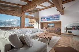 Die wohnung liegt straßenseitig im hochpaterre und gliedert sich in vorzimmer mit küche und dusche sowie einen wohn/schlafraum. Immobilien Kitzbuhel Tirol First Kitzbuhel Hauser Penthouse Wohnungen Villen Grundstucke Bauernhauser Landhauser Penthouse Wohnung Wohnung Penthouse