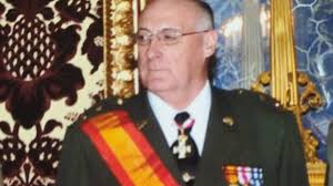 El General de División Carlos Bianchi entrega su Fajín a la Virgen de la  Soledad de Gibraleón