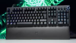 Es sieht doch ziemlich chaotisch und verwirrend aus, wenn jede taste anders beschriftet ist. Test Razer Huntsman V2 Analog Feine Tastatursteuerung Wie Mit Dem Controller Allround Pc Com