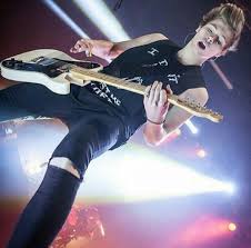 His Ripped Skinny Jeans Luke Hemmings Luke 5 Seconds Of Summer