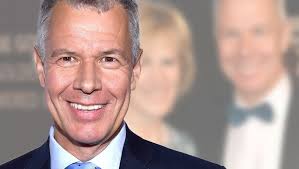 Daniel hartwich und sonja zietlow lästerten im dschungelcamp (rtl) über dortmund. Rtl Moderator Peter Kloeppel Seit Uber 30 Jahren Ein Paar Das Ist Seine Frau Carol Bunte De