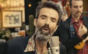 Spanish singer pau done s vocalist of spanish band jarabe de palo speaks during a press conference to promote the americano 2015 tour on may 19, 2015. Kilian Jornet S Emotional Tribute To Pau Dones From The Top Of A Mountain Archyde