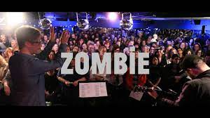 O youtube.com é o recurso de hospedagem de vídeos mais popular e o terceiro site mais popular do mundo. Choir Choir Choir Sings The Cranberries Zombie Youtube