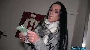 Sensual brunette Texas Patti gives an awesome blowjob