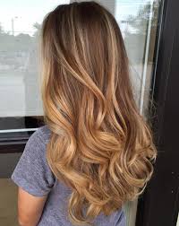 Weitere ideen zu frisuren mit strähnen haarfarben blond mit strähnen und blonde haare mit. 20 Susse Karamell Balayage Frisuren Fur Brunetten Und Daruber Hinaus Neueste Frisuren Bob Frisuren Frisuren 2018 Neueste Frisuren 2018 Haar Modelle 2018