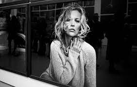 Untold stories is the first ever survey exhibition curated by peter lindbergh himself. Untold Stories Erneute Verlangerung Bis 27 09 2020 Peter Lindbergh