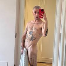 Damiano David do Måneskin pelado mostrando quase tudo | Todos Famosos Nus