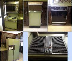 Hitta stockbilder i hd på kitchen old decking red refrigerator retro och miljontals andra royaltyfria stockbilder, illustrationer och vektorer i shutterstocks samling. 1970 S Vintage Avocado Appliances Noblesville