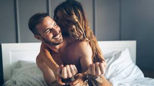 Bei uns findest du mehr als 3500! Das Gefuhl Des Kalten Stahls Auf Der Haut So Geht Sex Mit Handschellen Gq Germany