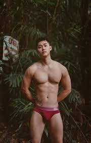 YellowfellaSG craving every inch